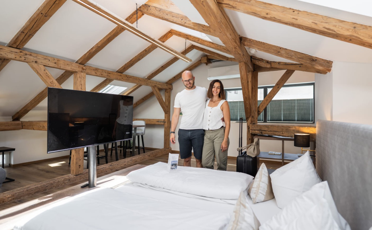 Loft Suite mit offenem Wohnbereich und gemütlichem Schlafplatz